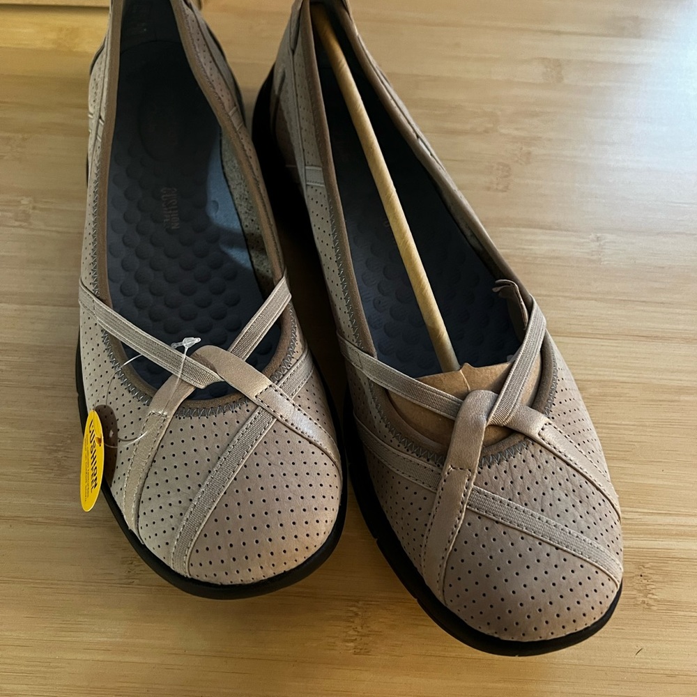 Clarks P-Berry Size 10 W Stone Cushion Shoe